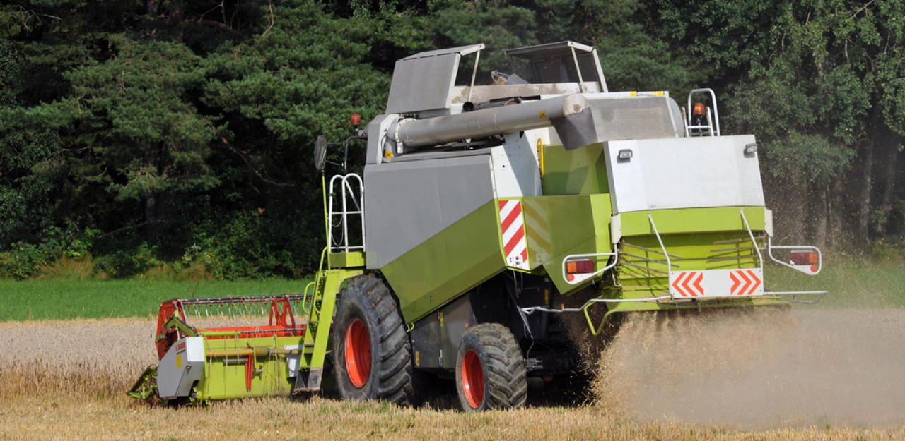 Heute.at - Landwirt (53) geriet mit Arm in Mähdrescher