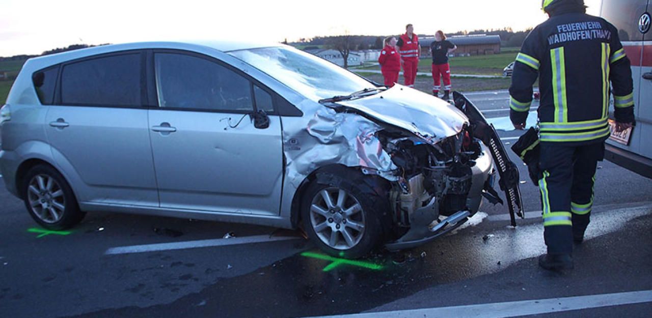 Heute.at - 15-jähriger Mopedbeifahrer stirbt bei tragischem Unf...