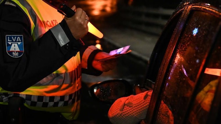Heute.at - Echte Polizistinnen – Lenker stritt um Dienstnummern
