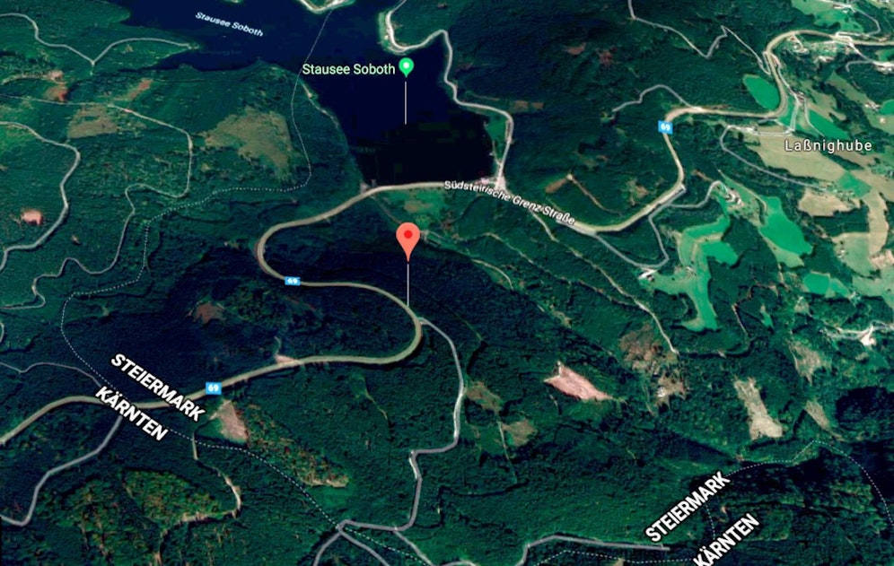 Der tödliche Unfall ereignete sich im Bereich der roten Markierung zwischen dem Stausee Soboth und der Landesgrenze.