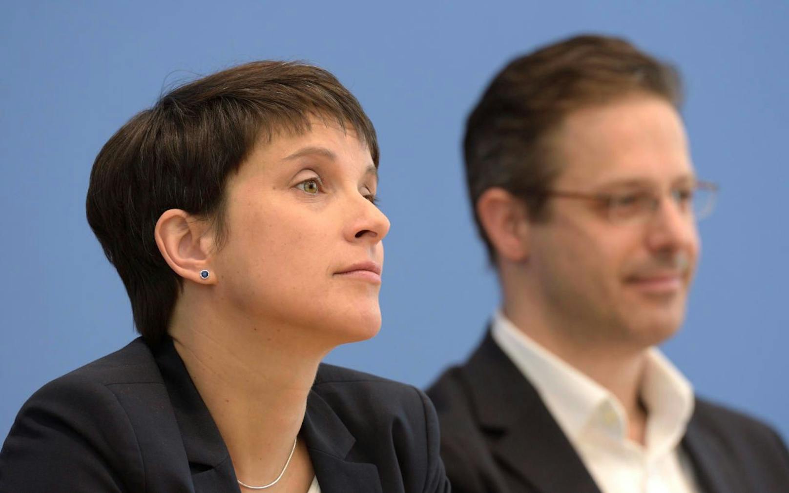 Hat sie vor dem Wahlprüfungsausschuss gelogen? Ex-AfD-Chefin Frauke Petry (mit ihrem Ehemann) wurde jetzt wegen Meineid-Verdachts angeklagt. 
