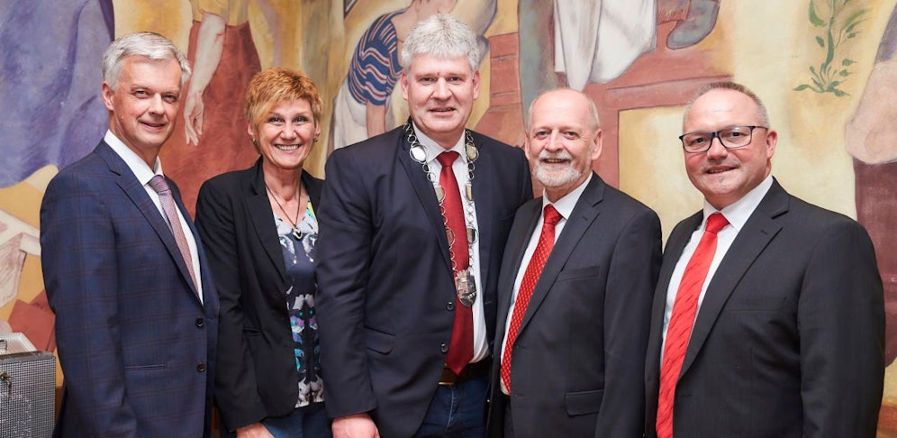 Werner Tazreiter, Karoline Deisl, Neo-Bürgermeister Josef Leitner, Ex-Bürgermeister Günther Leichtfried und Vizebürgermeister Peter Reiter. (v. l.)