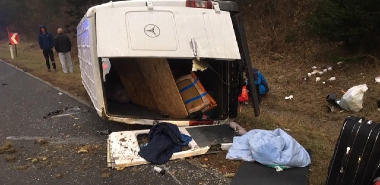 Heute.at - Bremse desolat: Sprinter mit 12 Menschen verunfallt