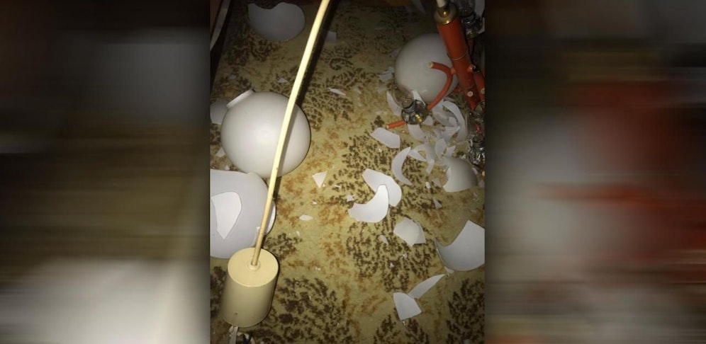 Nach 35 Jahren krachte der Luster zu Boden.