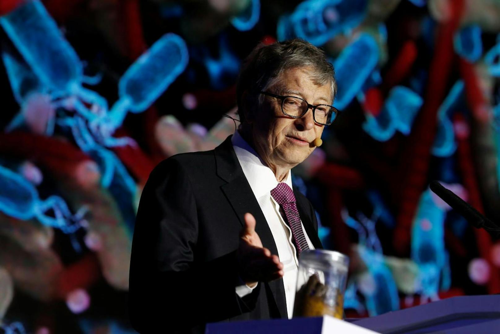 Bill Gates kämpft mit Kot für Menschenrechte