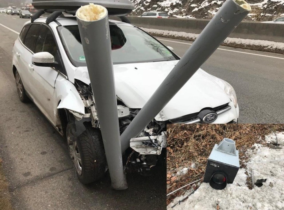 Der Niederländer prallte gegen die Leitschiene, kollidierte mit dem Radarmessgerät und schleifte diese noch 50 Meter weit mit.