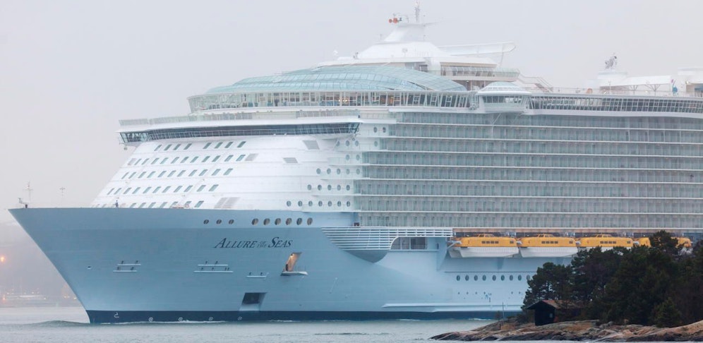 Die Urlauberin riskierte auf der "Allure of the Seas" ihr Leben für ein spektakuläres Selfie.