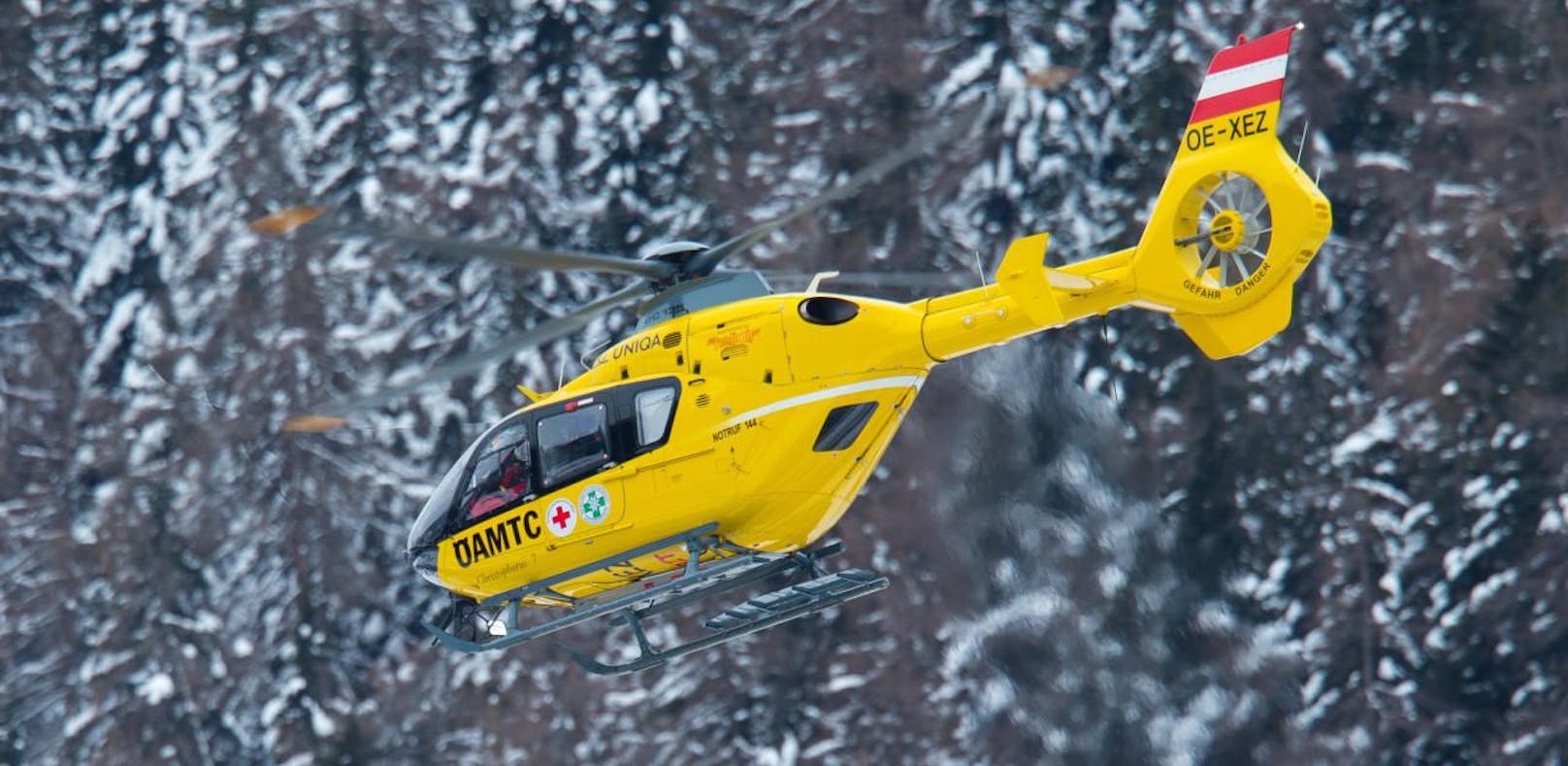 Der Skifahrer wurde mit dem Notarzt-Heli ins Spital geflogen