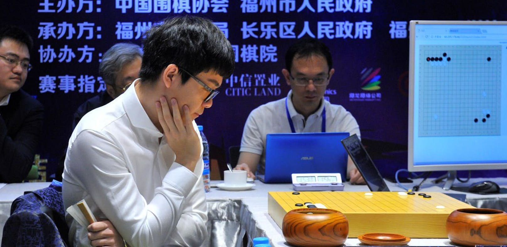 Ke Jie, einer der weltbesten Go-Spieler verlor im April gegen die KI &quot;Golaxy&quot;.
