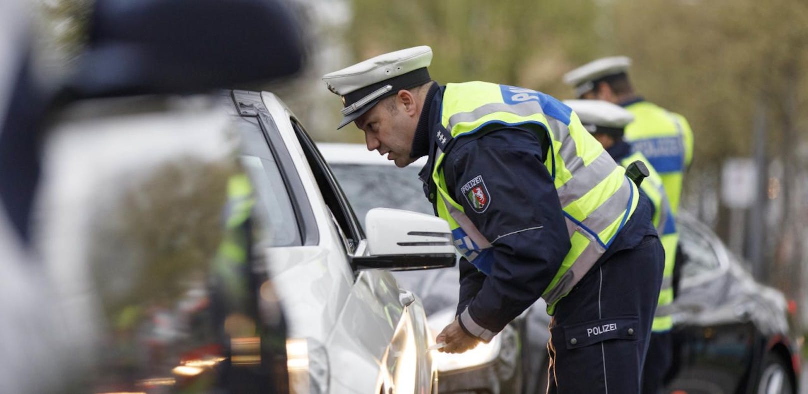Polizei kontrolliert Autofahrer – nimmt ihn sofort fest