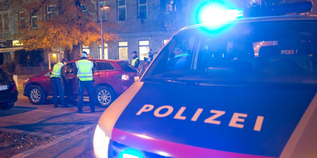 Eifersüchtiger zuckt aus, zerstört Auto von Nebenbuhler - Vimarsana News