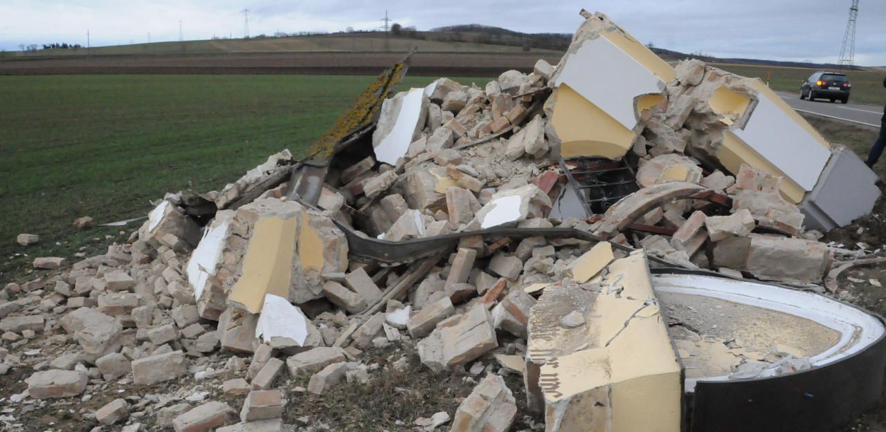 Heute.at - 22-Jähriger krachte mit Pkw frontal in Kapelle: tot