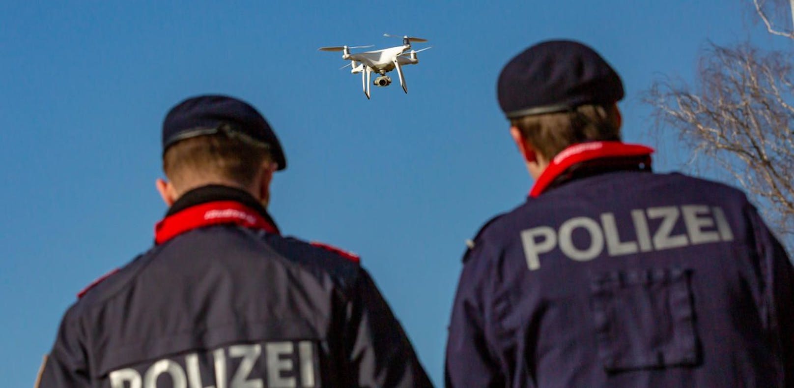 Mit Drohnen suchte die Polizei auf einer Baustelle illegal beschäftigte Arbeiter.