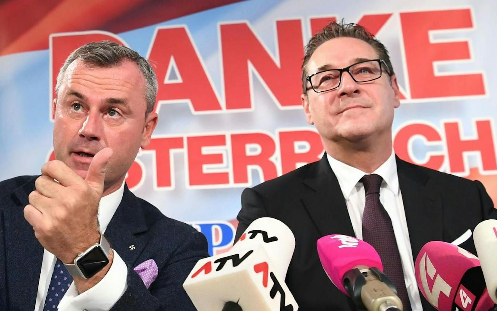 Hofer und Strache während der Pressekonferenz nach dem FPÖ-Bundesparteivorstand am 18. Oktober 2017.