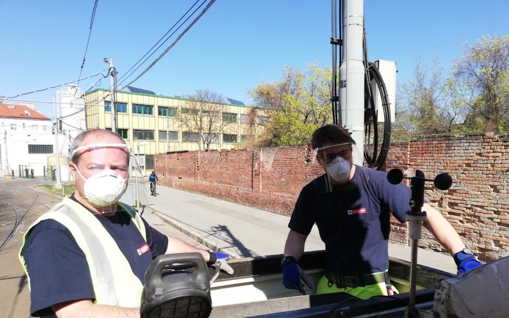 Wiener Linien produzieren Schutzschild im 3D Ducker 