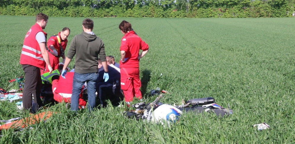 Dramatisch: Notarzt bei gestürztem Biker