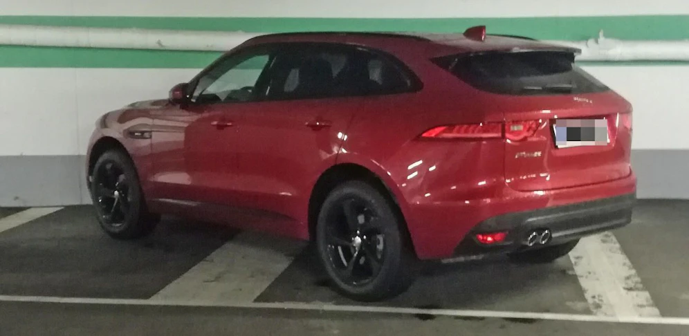 "Zu lang": Dieser Doppelparker wurde in Liesing gesichtet.