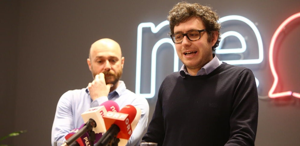 Peter Barry wartete 7 Stunden bei Einwanderungsbehörde