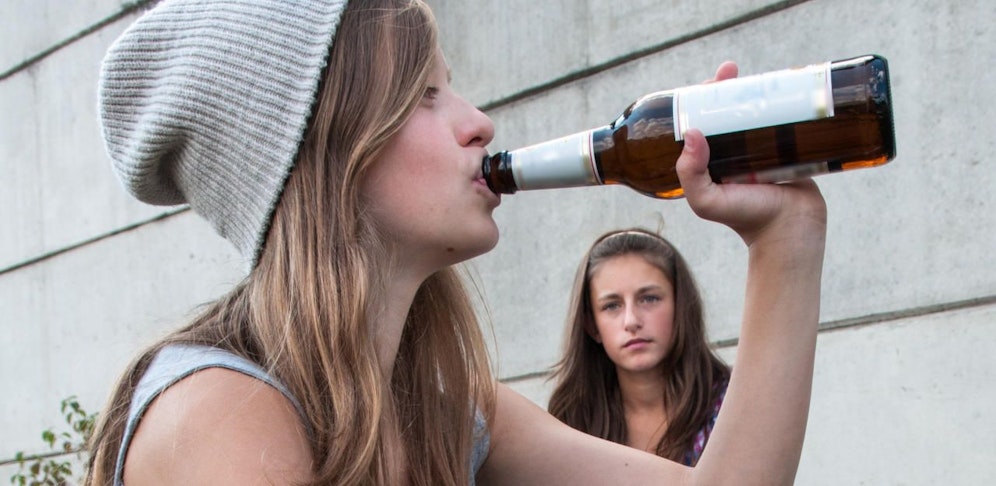 In den Jugendschutzgesetzen der Bundesländer ist verankert, wann und was Jugendliche dürfen.
