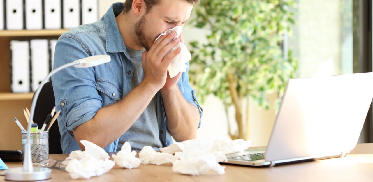 Aktuell sind 240.000 Menschen krank geschrieben, viele weitere husten und rotzen im Büro.