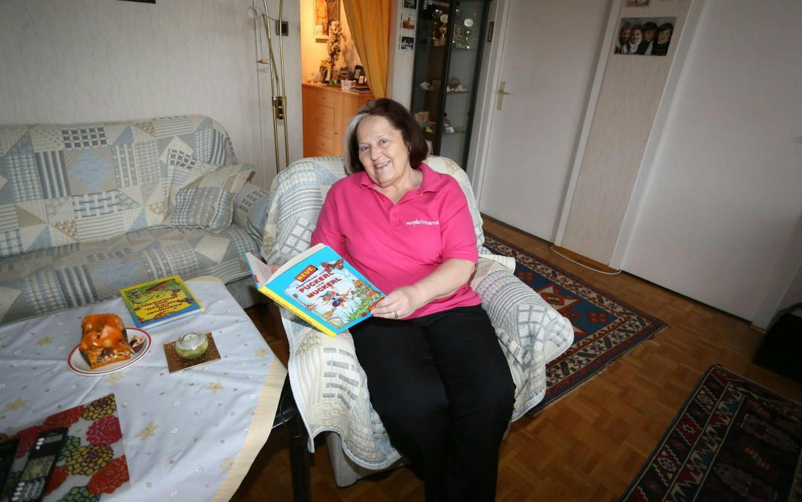 Notfall-Mama Maria K. liest ihren kleinen Patienten gerne etwas vor. 