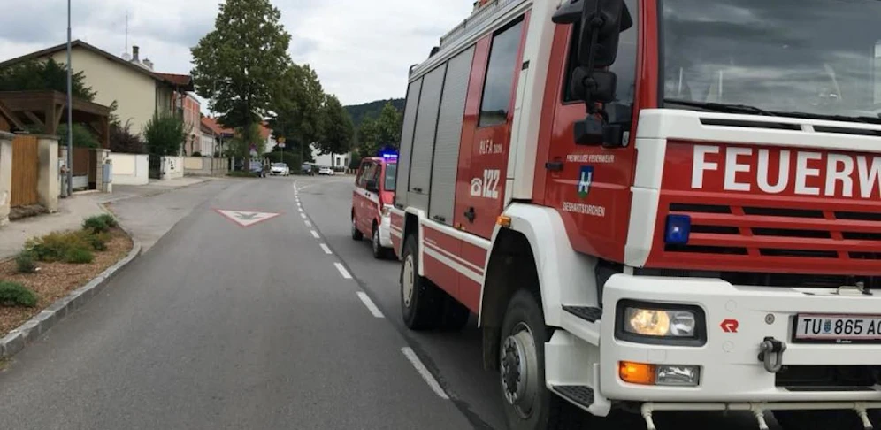 Feuerwehreinsatz: Kind wurde aus Auto befreit.