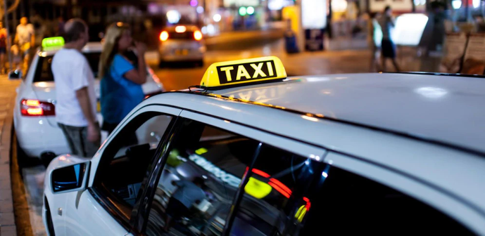Taxi-Fahrer (27) wurde mit einem Messer bedroht. 