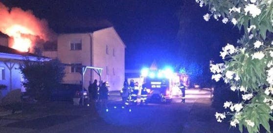 In einem Mehrparteienhaus in Großpetersdorf ist ein Feuer ausgebrochen.