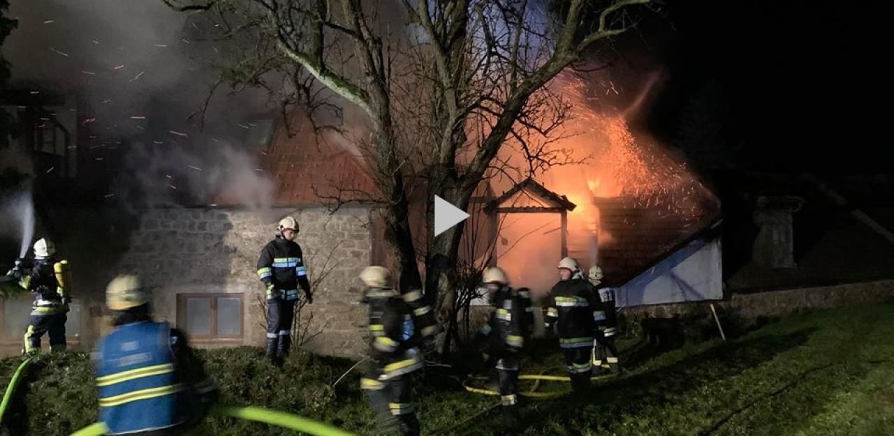 Heute.at - Technischer Defekt steckte Bauernhof in Flammen