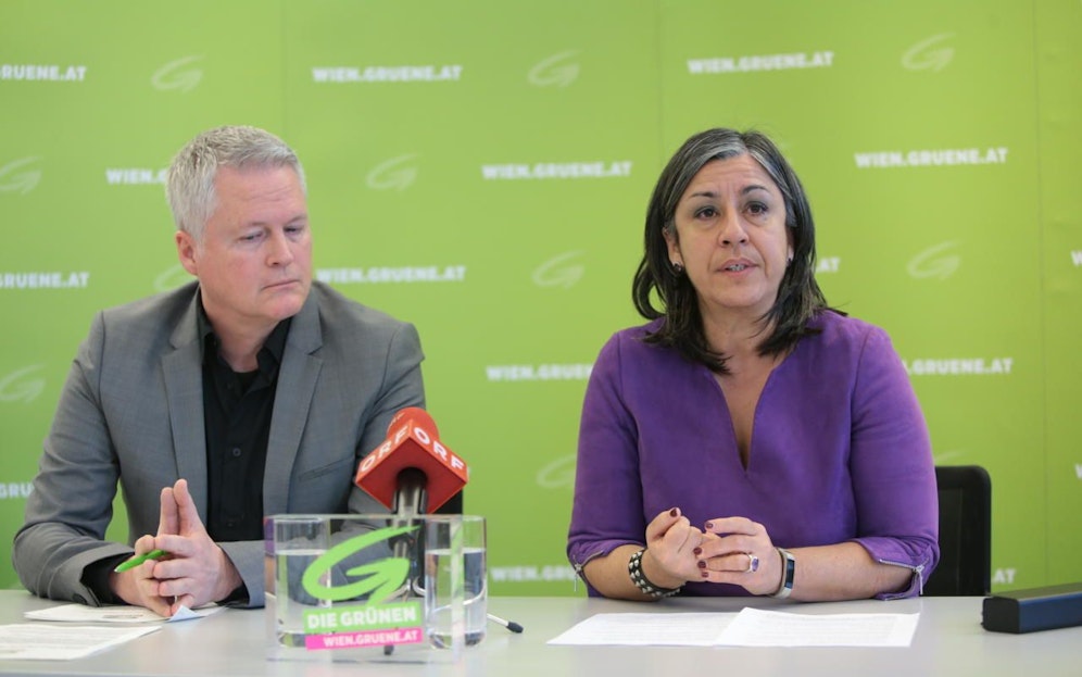 Der Klubobmann der Wiener Grünen David Ellensohn und Wiens Grüne Vizebürgermeisterin Maria Vassilakou üben scharfe Kritik am türkis-blauen Regierungsprogramm.
