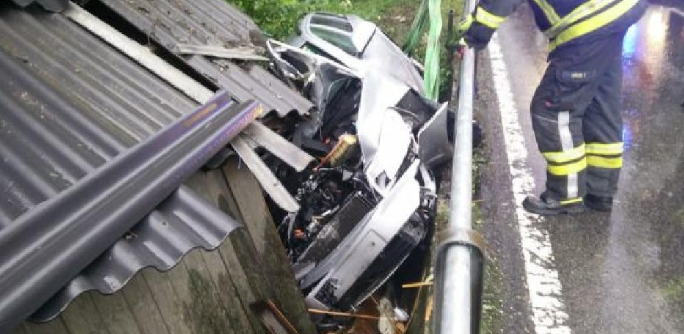 Der 33-Jährige zerstörte mit dem Pkw ein Wasserhäuschen