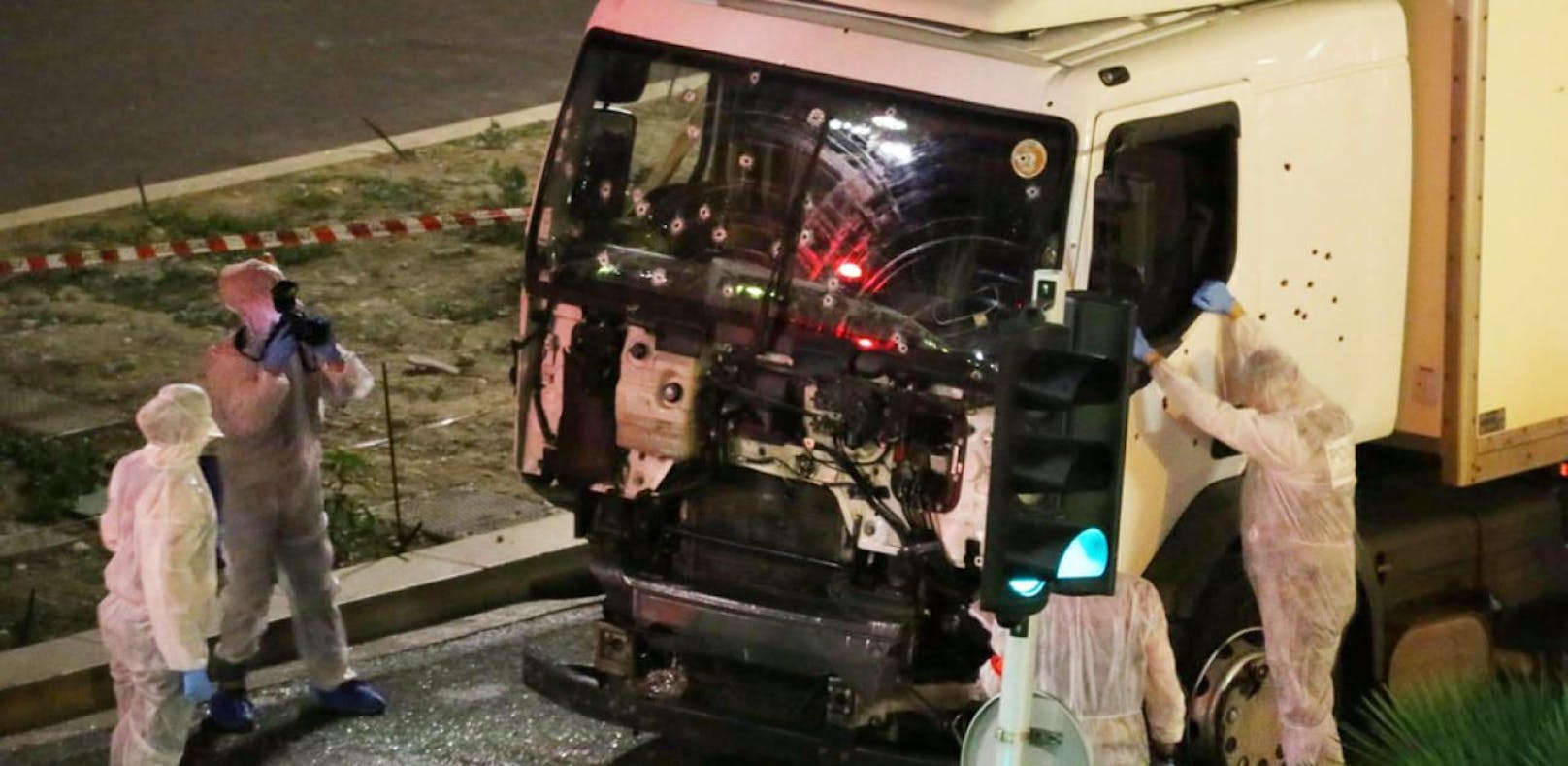 14. Juli 2016: Anschlag in Nizza am französischen Nationalfeiertag. Attentäter Mohamed Bouhlel fährt mit einem Lkw durch eine Menschenmenge auf der Promenade des Anglais. 86 Tote sind zu beklagen, mehr als 300 Menschen werden zum Teil schwer verletzt. Die aktuelle Studie sieht einen Anstieg von Anschlägen mit Fahrzeugen.