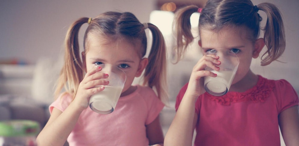 Nicht alle Eltern erlauben ihren Kindern, dass sie Milch trinken dürfen