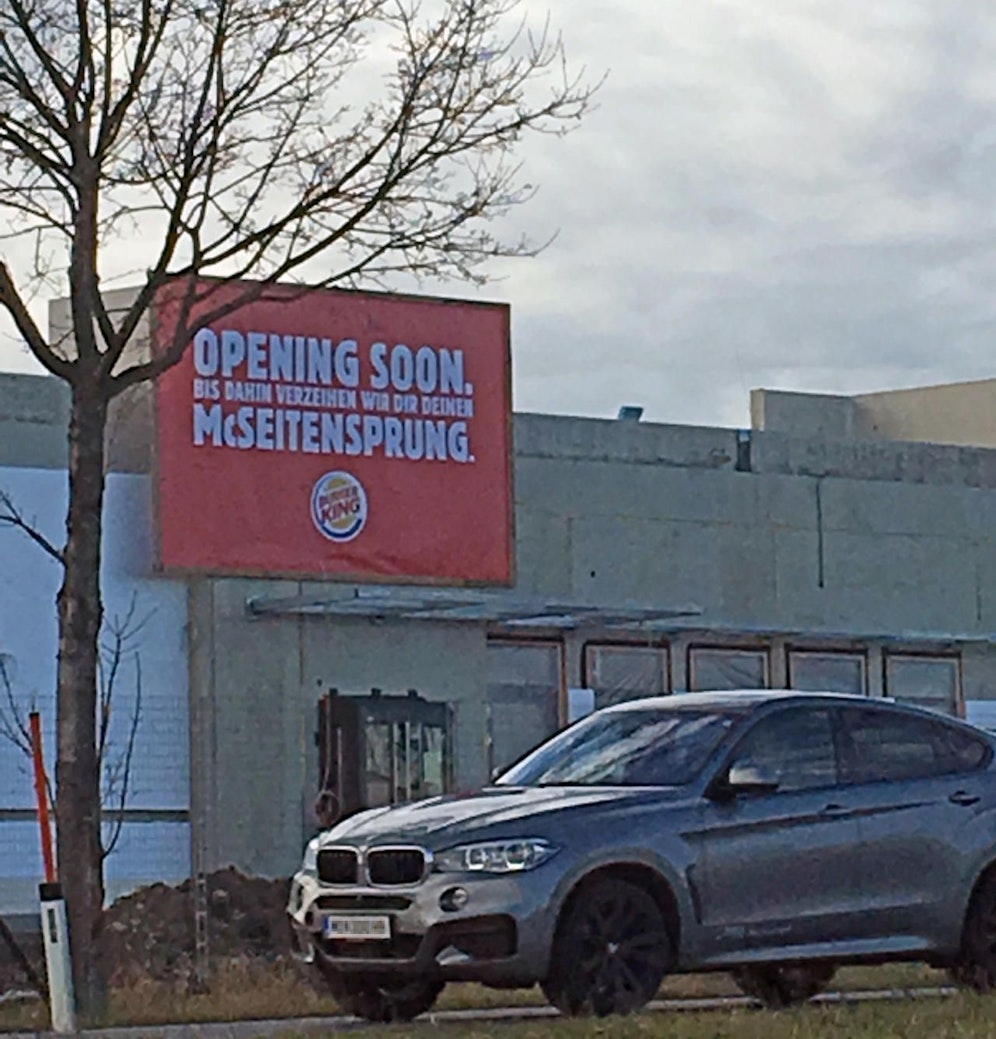 Ausnahmsweise lässt dieser Burger King seinen (zukünftigen) Kunden das "Fremdessen" durchgehen.