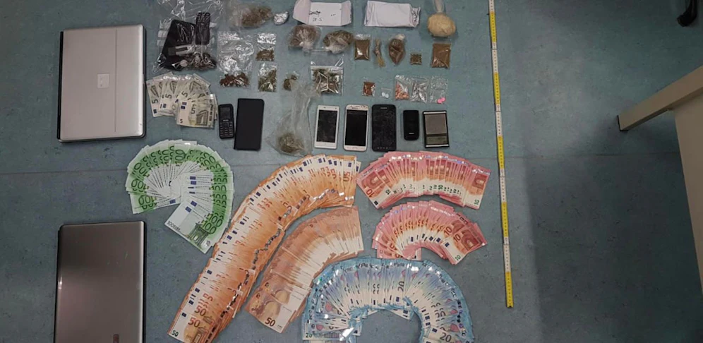 20.000  Cash, "Gras" und XTC fanden die Polizisten. 