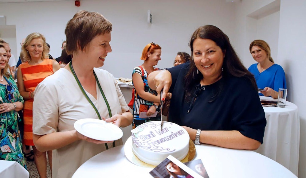 Gaal (r.): Zur Eröffnung gab es Torte. 