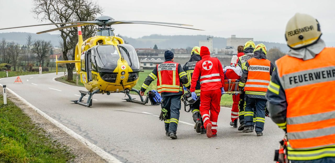 Heute.at - Lenker nach Überschlag mit Pkw schwer verletzt