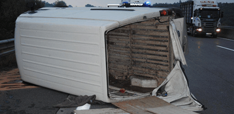 Unfall mit Transporter: 36 Flüchtlinge an Bord, 24 Insassen wurden verletzt, zwölf davon schwer.