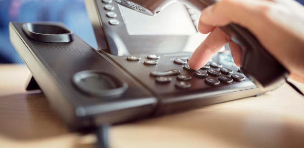 Eine Frau wurde von Betrügern um 15.000 Euro gebracht.