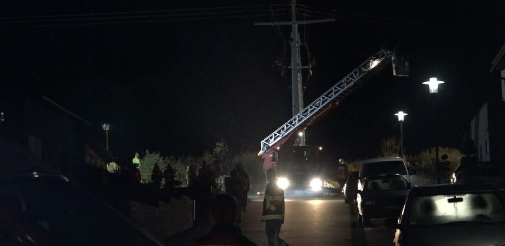 Der 25-Jährige kletterte auf einen Masten und wurde von einem Stromschlag getroffen