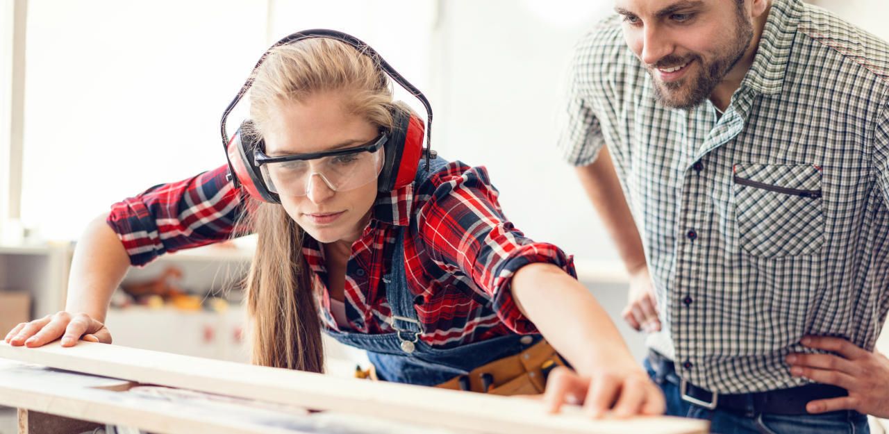 Lehrabsolventen sollen laut Wirtschaftskammer Zugang zu facheinschlägigen Studien erhalten. Damit soll die Durchlässigkeit Richtung Hochschule erhöht werden und der Bildungsweg Lehre dadurch aufgewertet werden.