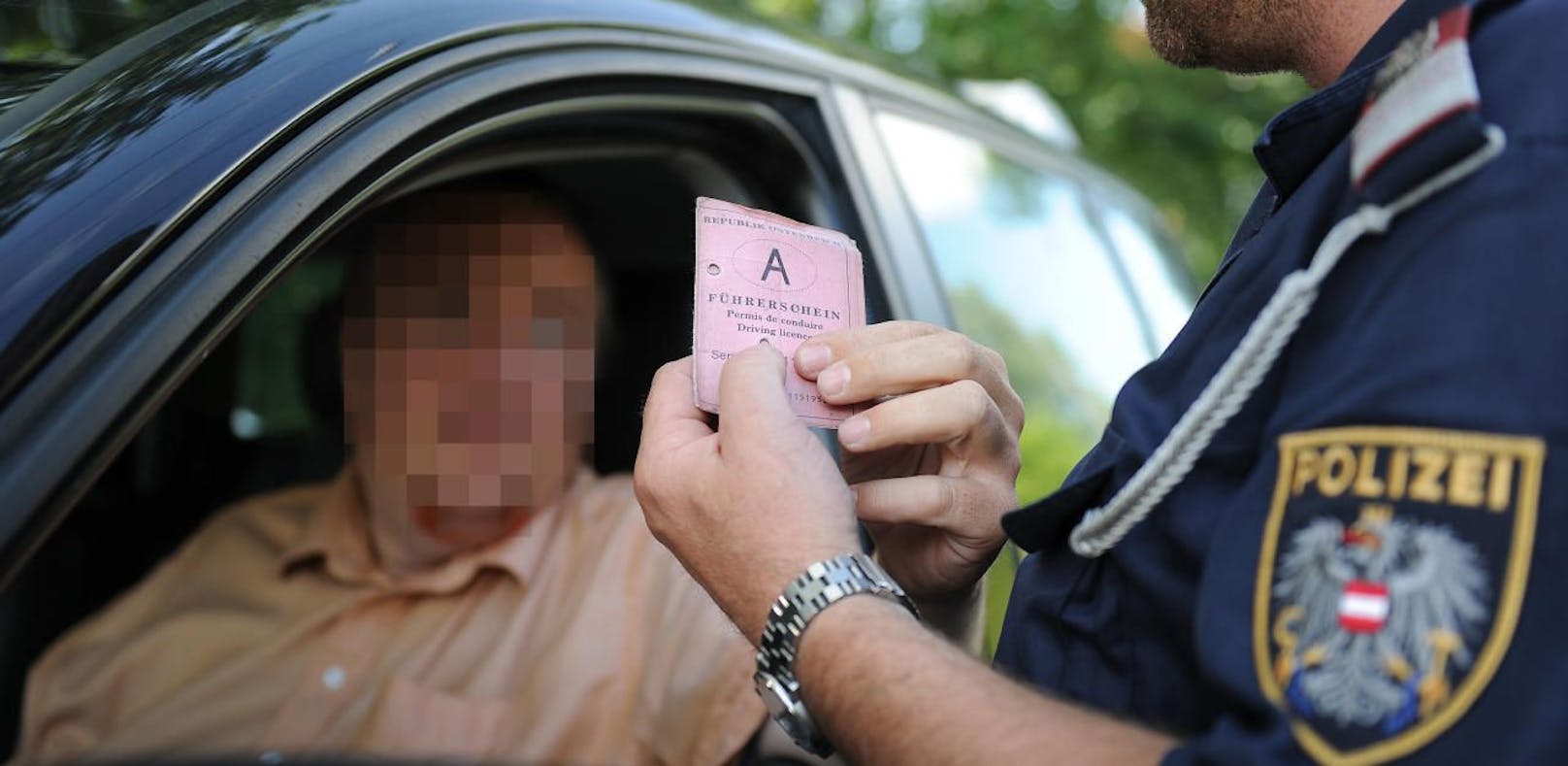 Das Umschreiben ausländischer Führerscheine steht in der Kritik.