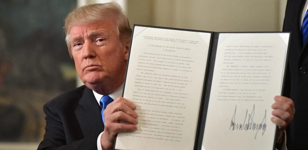 Trump präsentiert die umstrittene Entscheidung, Jerusalem als Hauptstadt Israels anzuerkennen.