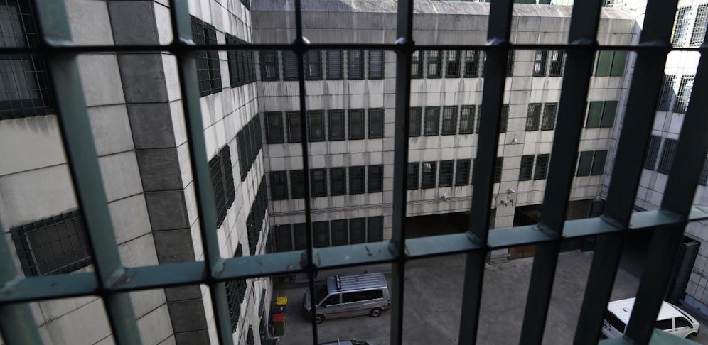 In Briefen an die APA klagen Insassen der Justizanstalt Josefstadt über mangelnde Sicherheitsmaßnahmen und "horrende" Telefonkosten. 