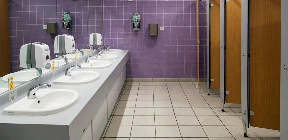 Die 25-Jährige wurde auf dem Damen-WC attackiert