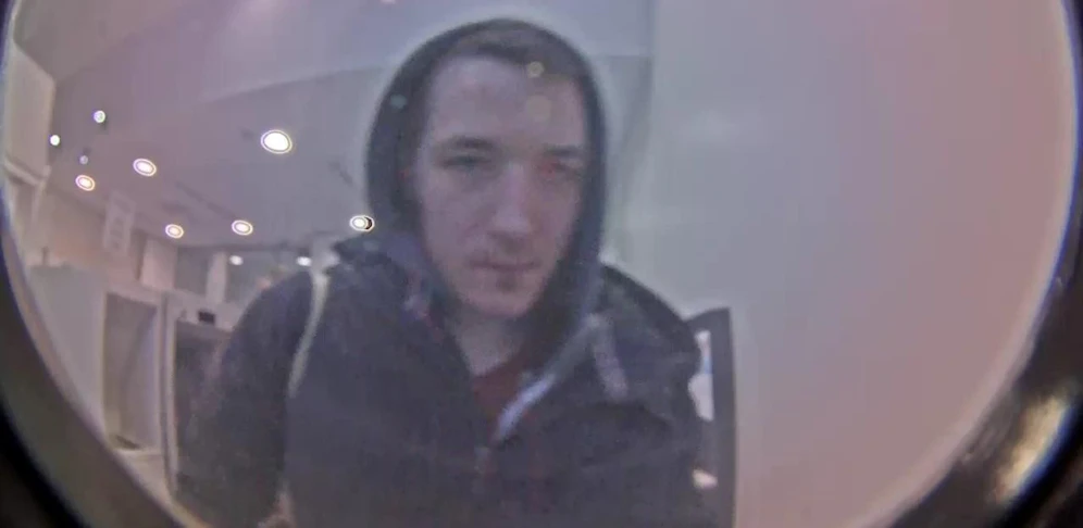 Die Polizei sucht diesen Mann.
