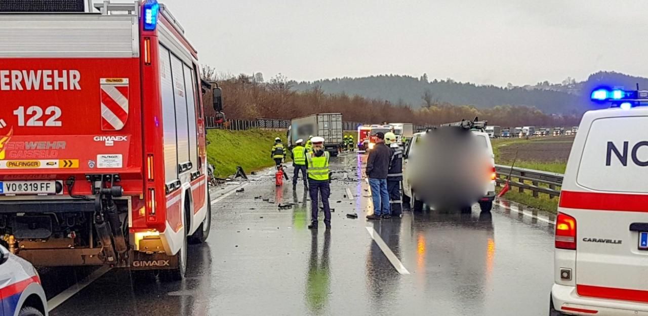 Heute.at - Autofahrer stirbt nach Frontalcrash mit Lkw