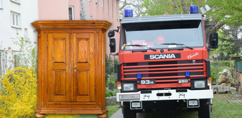 Symbolfoto von Feuerwehr und Kasten.
