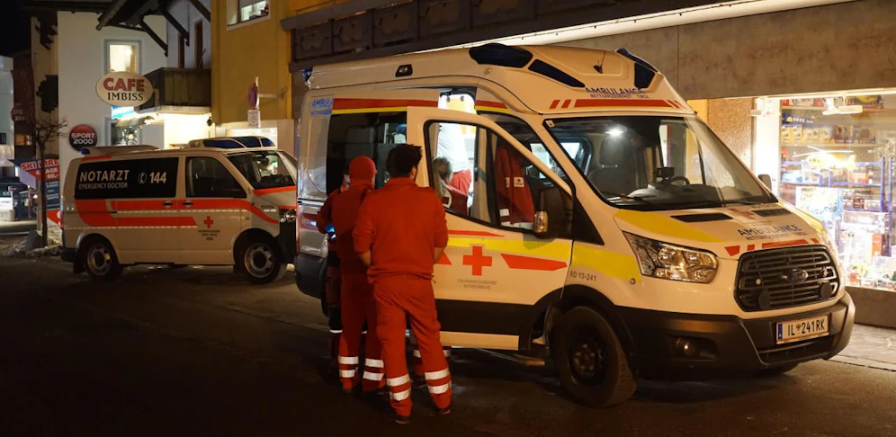 Der Verletzte wurde ins Krankenhaus eingeliefert.