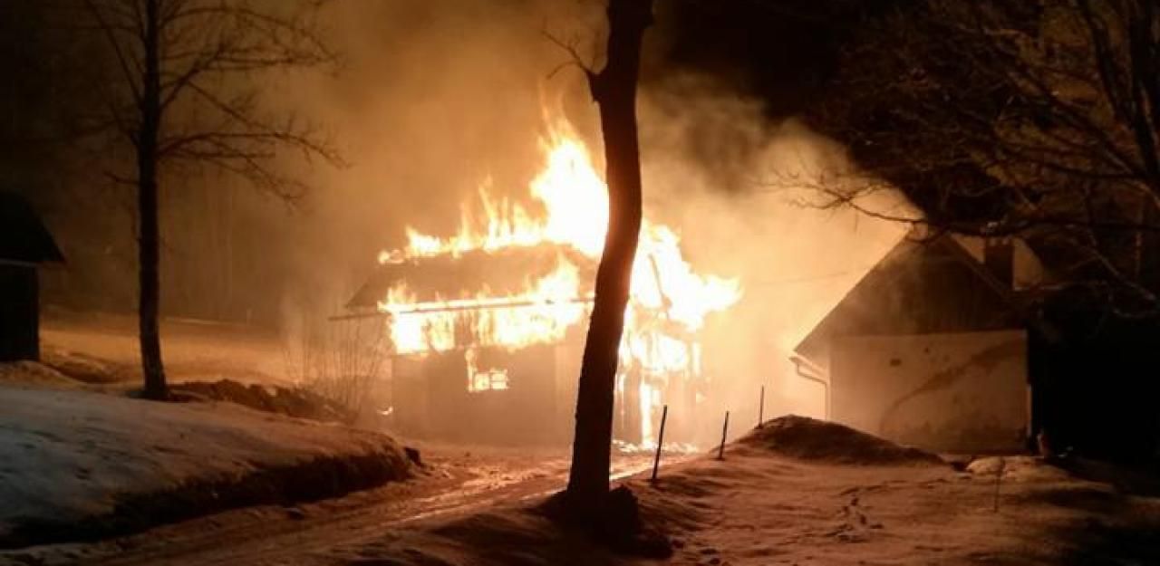 Heute.at - Großeinsatz beim Ötscher: Scheune brannte lichterloh